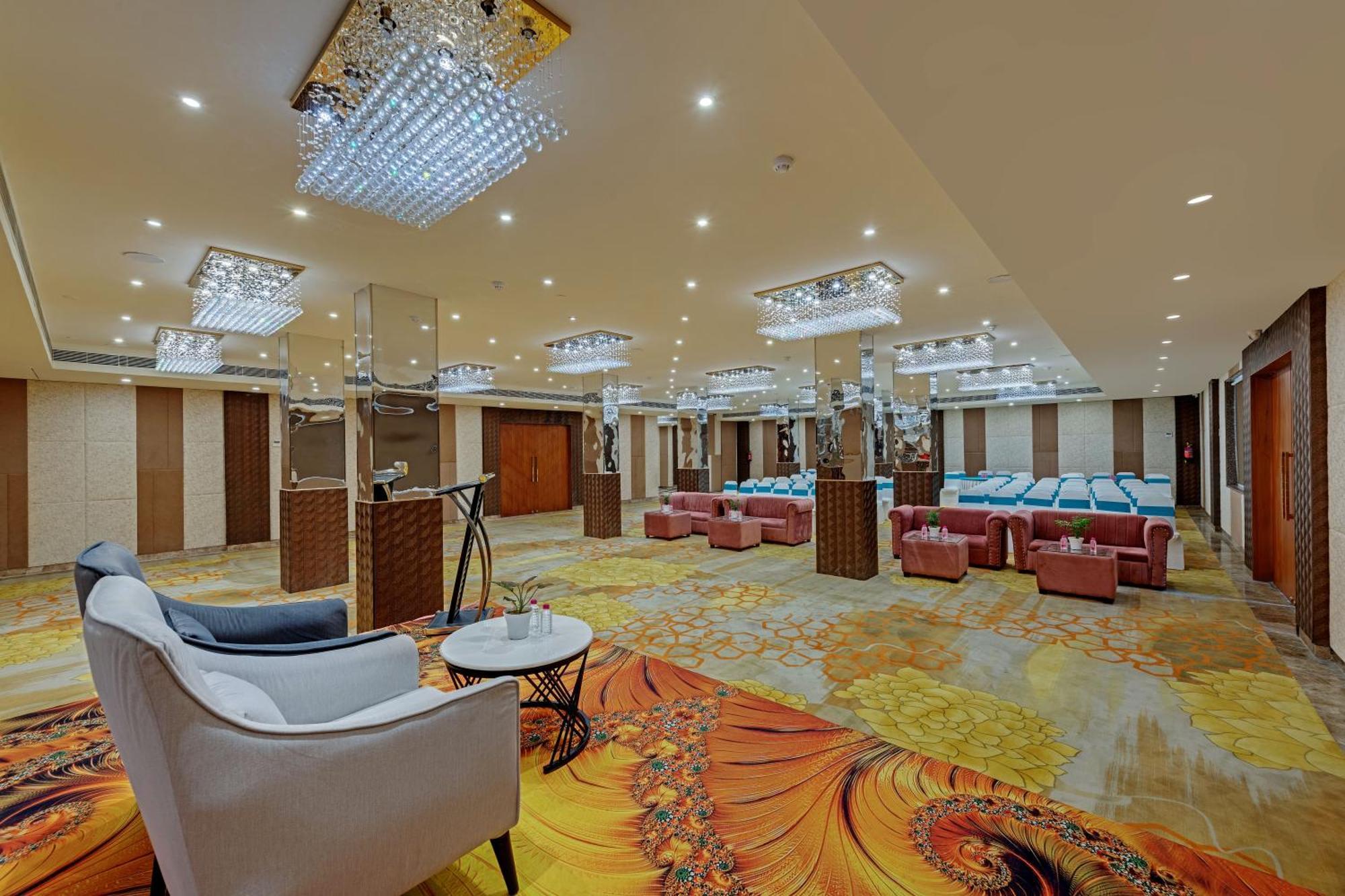 Click Collection Grand Gateway Варанаси Екстериор снимка