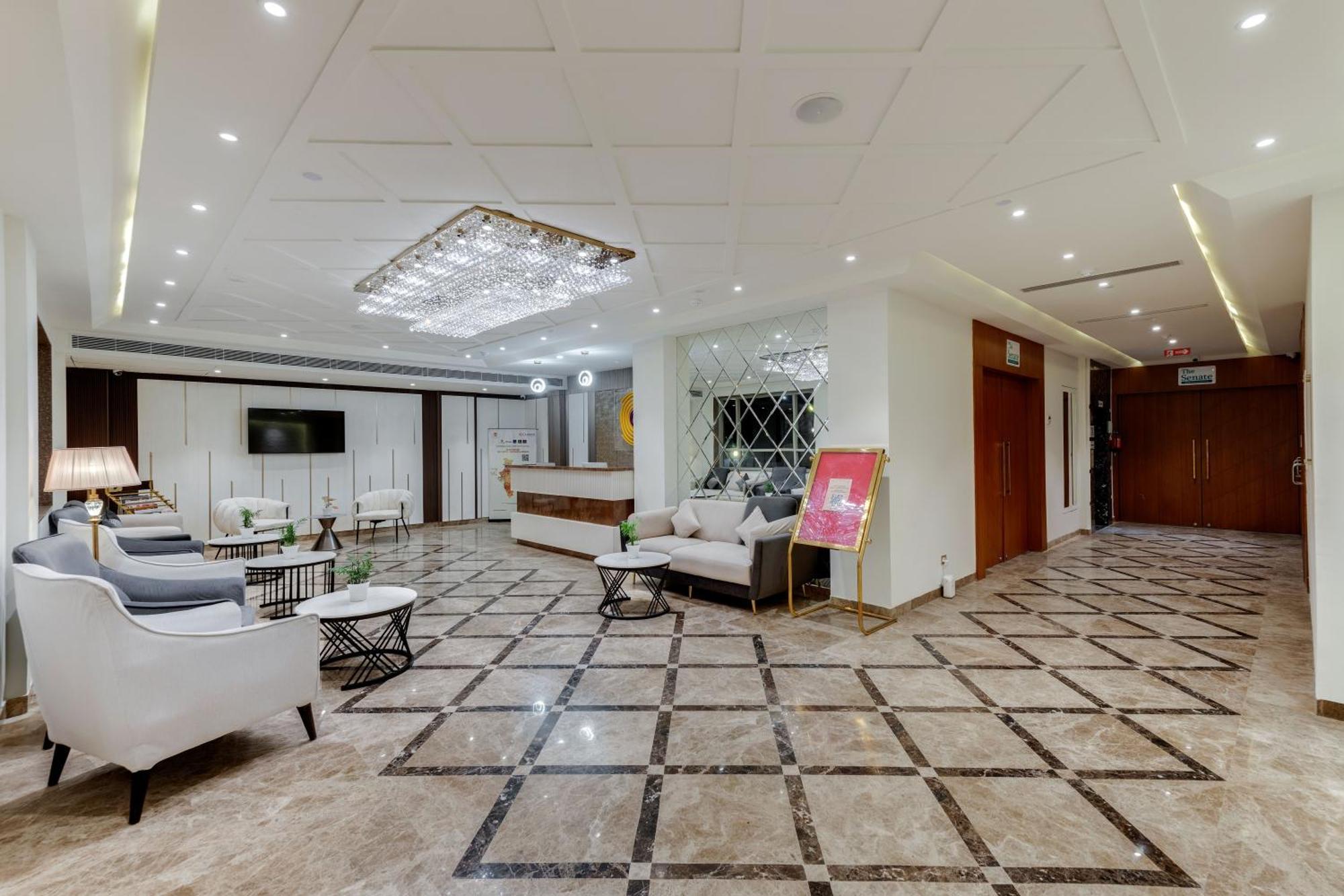 Click Collection Grand Gateway Варанаси Екстериор снимка