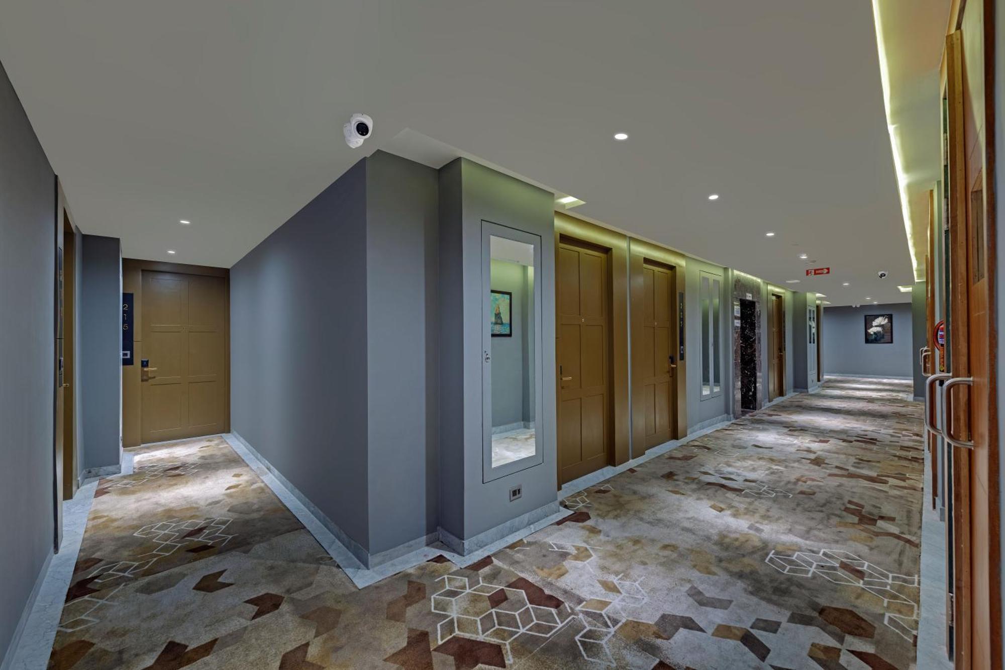 Click Collection Grand Gateway Варанаси Екстериор снимка