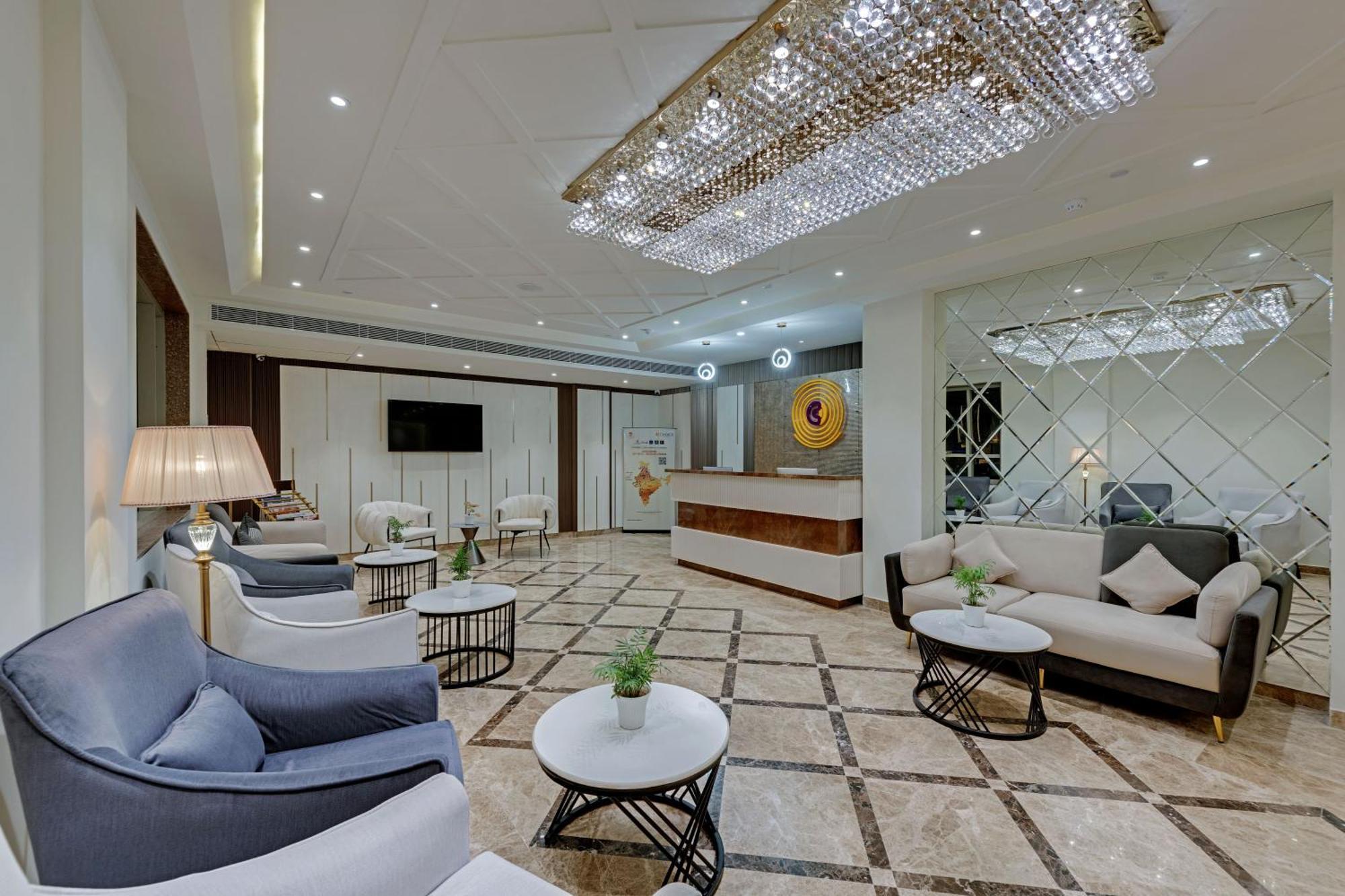 Click Collection Grand Gateway Варанаси Екстериор снимка
