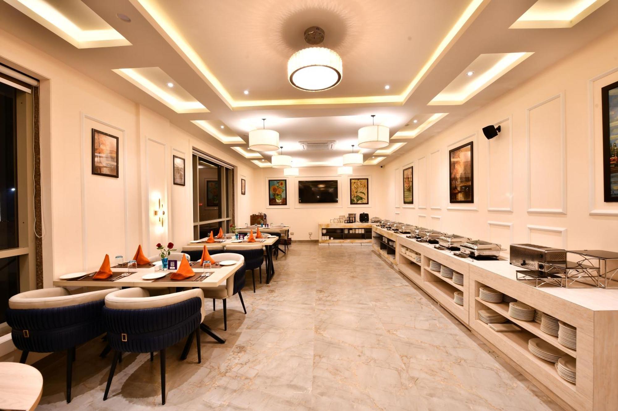 Click Collection Grand Gateway Варанаси Екстериор снимка
